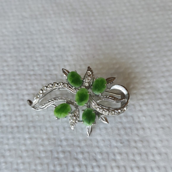 White Gold Plate Green Faux JADE Flower Brooch pin Diamond Imitation - Picture 2 of 5